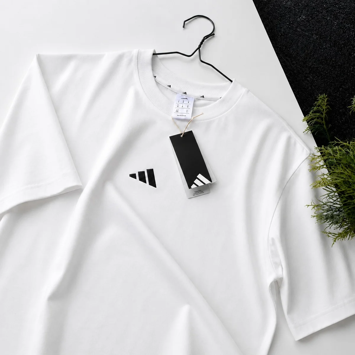 Camiseta Algodão Essentials Small Logo Adidas